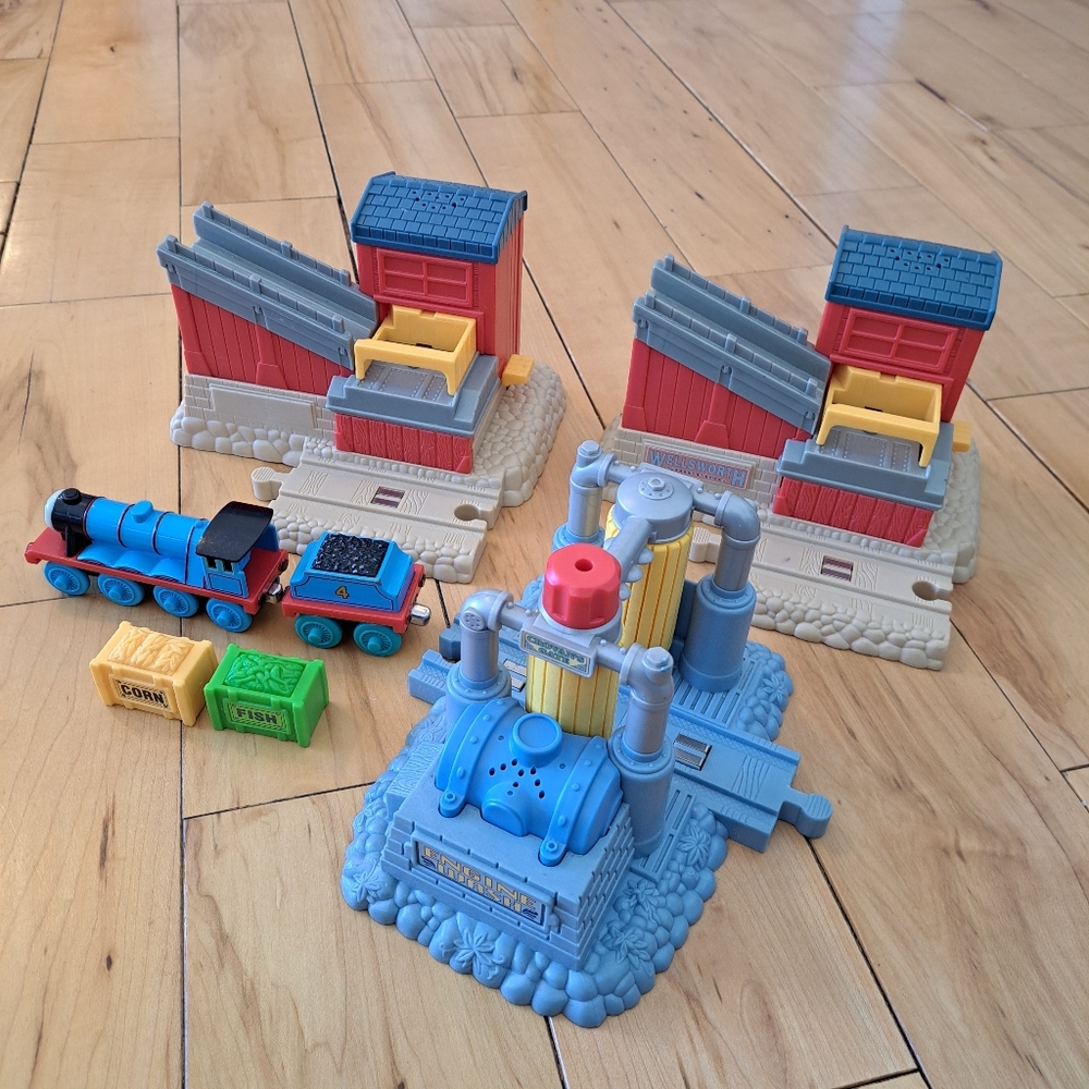 INTERACTIVE LEARNING RAILWAY GORDON! CARGO DEPOT! ENGINE WASH! Thomas Train Wood